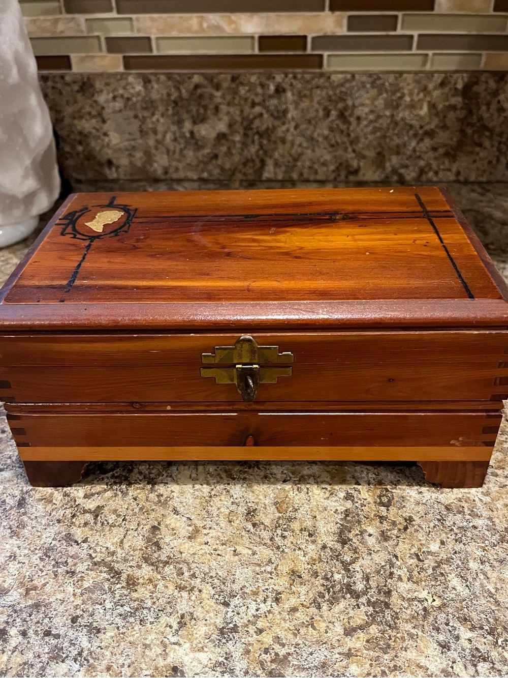 Vintage 1940s Cedar CAMEO SILHOUETTE Jewelry / Stash Keepsake Box